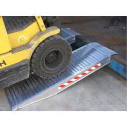 Paire de rampes alu longueur 870 mm (chargement jusqu'à 4,1t)